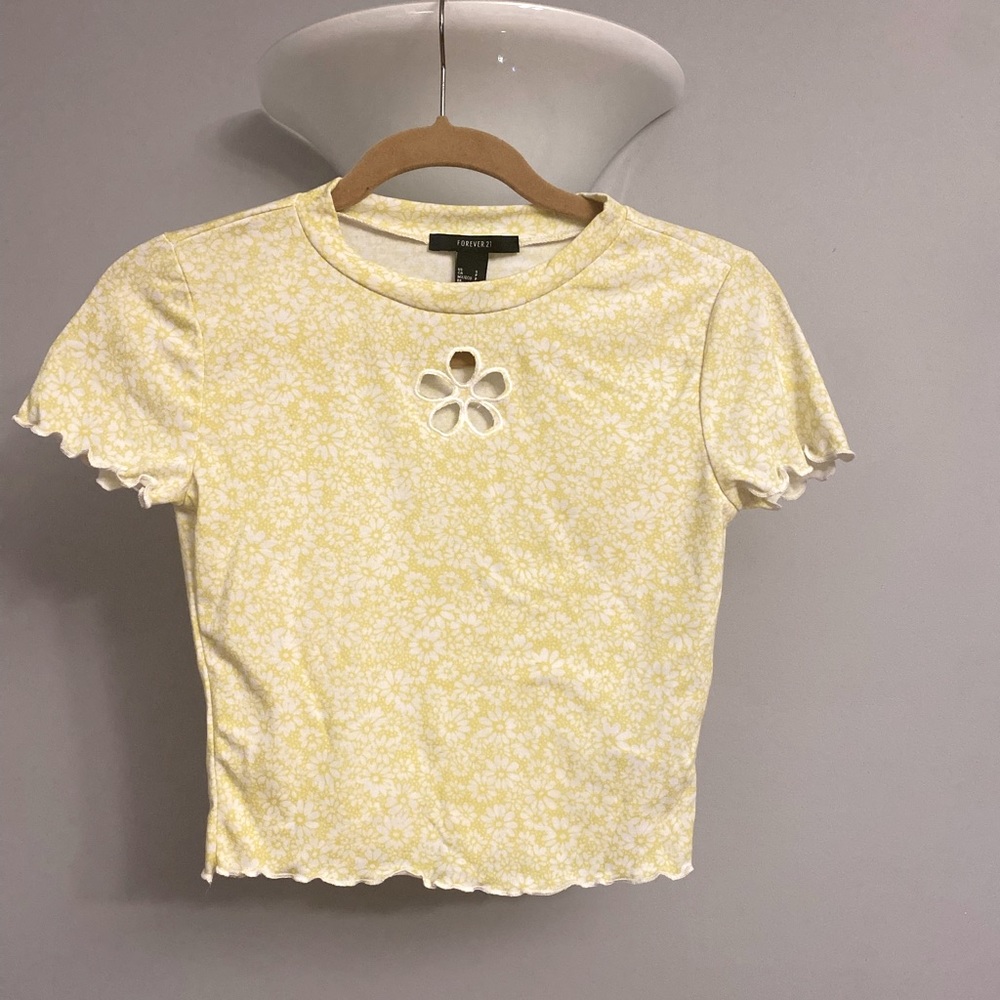 Forever 21 Yellow Daisy Tee